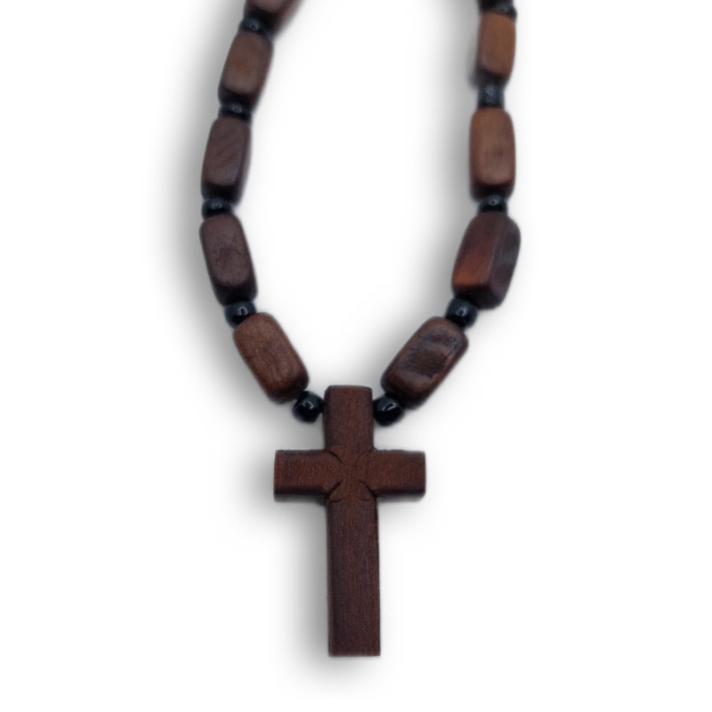 Východní Dřevěný Kříž s Korálky na Krk F