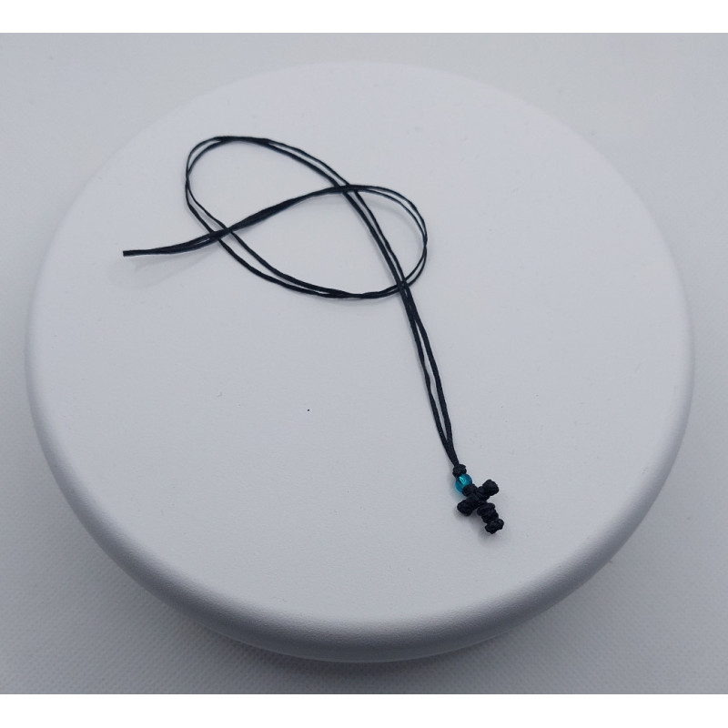 Modlitební lanko z křížkem na krk
