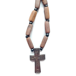Východní Dřevěný Kříž s Korálky na Krk C