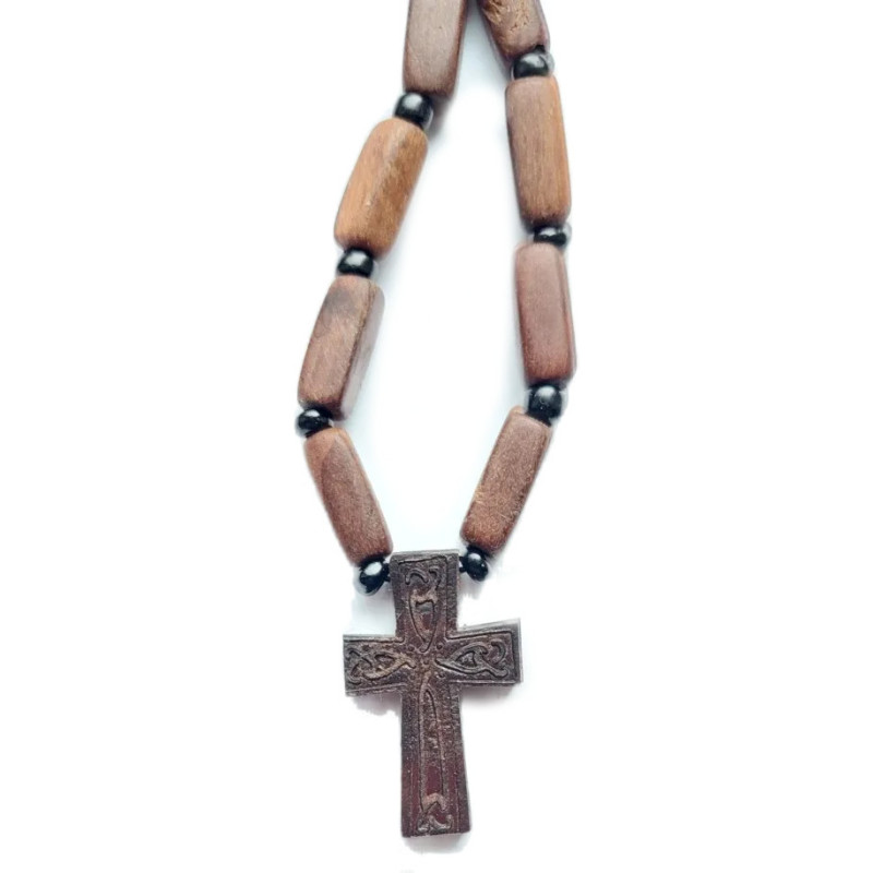 Východní Dřevěný Kříž s Korálky na Krk C