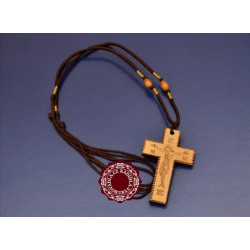 Dřevěný kříž na krk s pyrografickými detaily