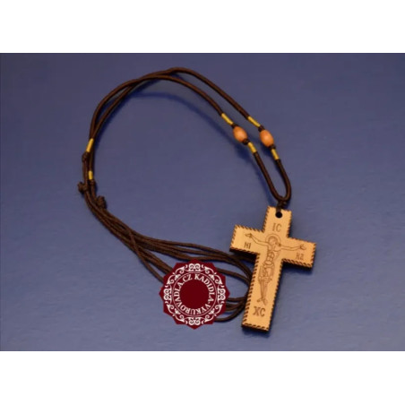 Dřevěný kříž na krk s pyrografickými detaily