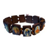 Hnědý dřevěný náramek s katolickými motivy svatých – elastický