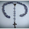 Růženec s fialovými průsvitnými korálky a detailním křížkem