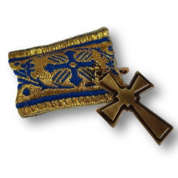 Ochranný přívěsek s kovovým křížem